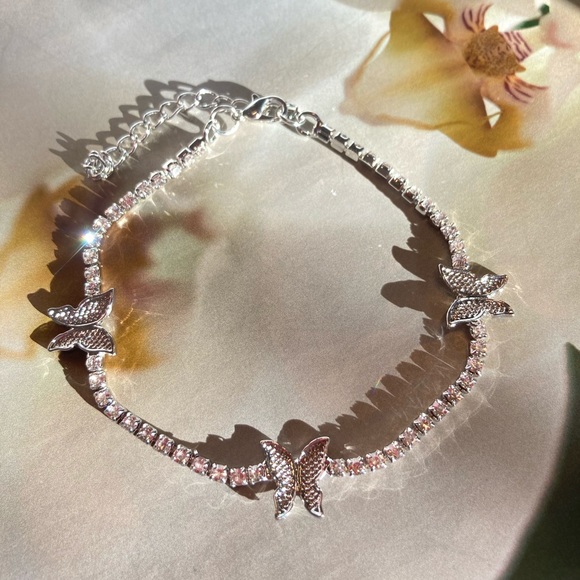 One Silver Tone Rhinestone  Butterfly dainty Anklet - Picture 3 of 3